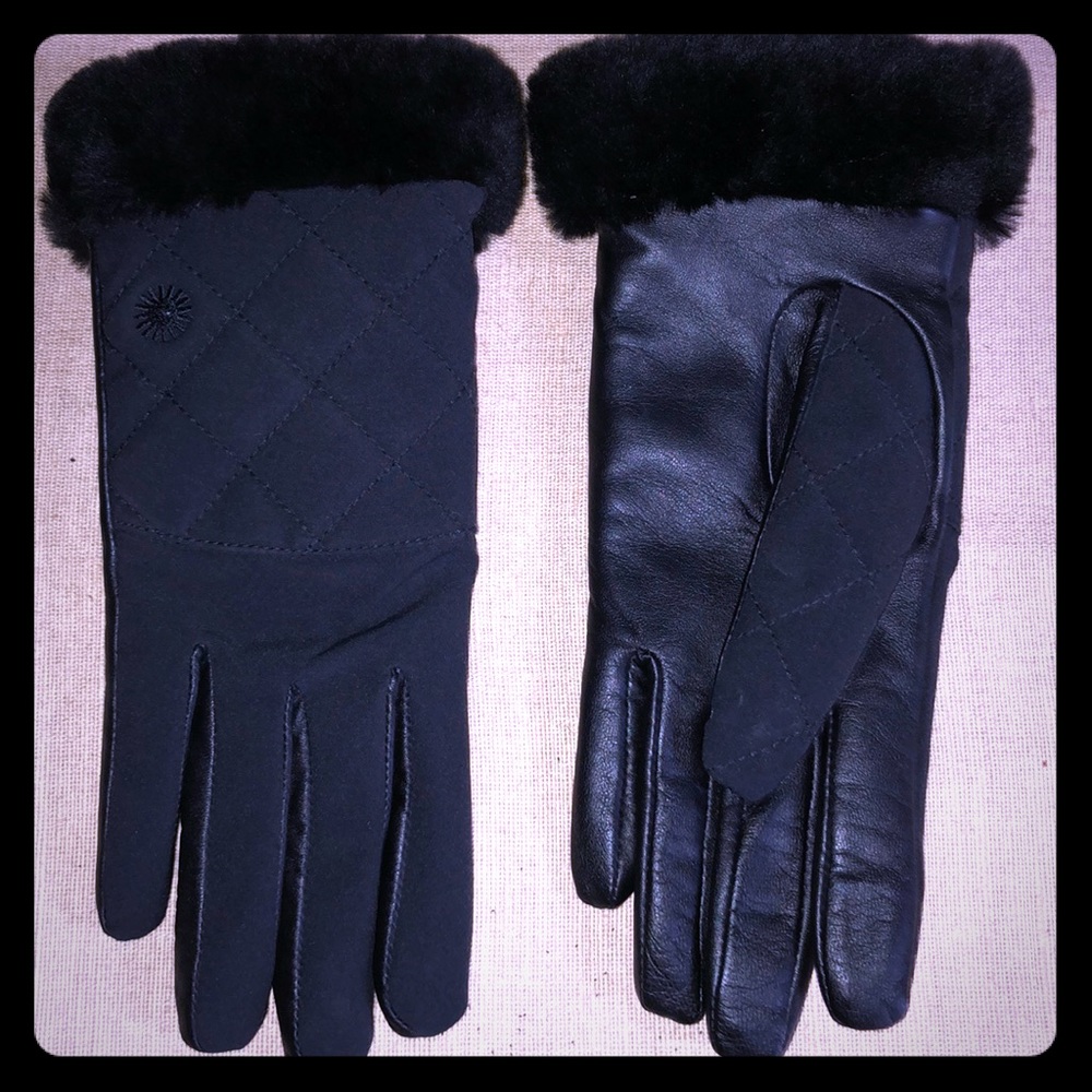 UGG Gloves NWOT